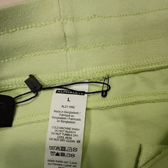 Alphalete Green Athletic Shorts with Elastic Waistband - Picture 2 of 4